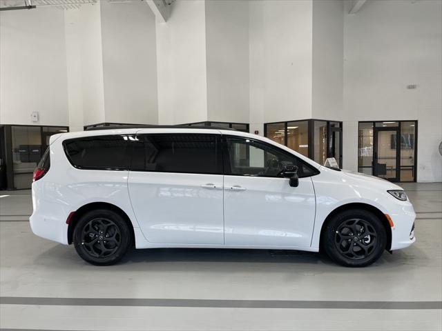 2025 Chrysler Pacifica Hybrid PACIFICA PLUG-IN HYBRID S APPEARANCE