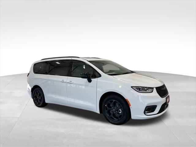 2025 Chrysler Pacifica Hybrid PACIFICA PLUG-IN HYBRID S APPEARANCE