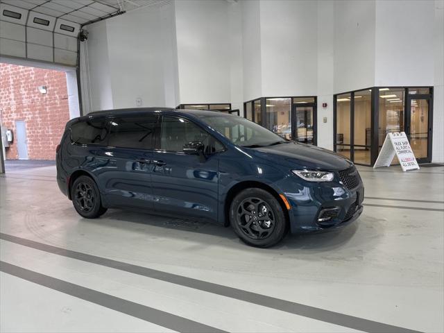 2025 Chrysler Pacifica Hybrid PACIFICA PLUG-IN HYBRID S APPEARANCE