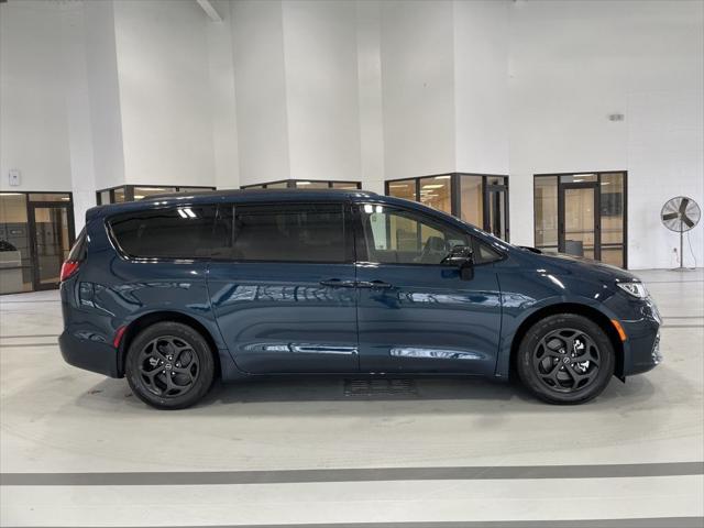 2025 Chrysler Pacifica Hybrid PACIFICA PLUG-IN HYBRID S APPEARANCE