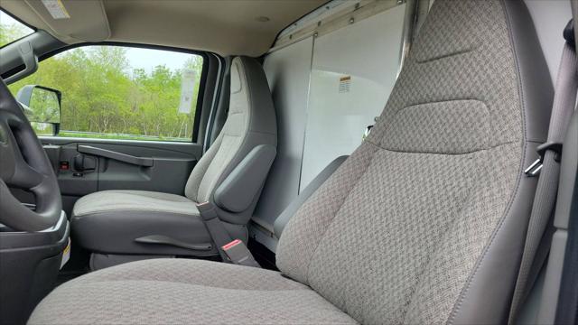 2025 GMC Savana Cutaway Work Van