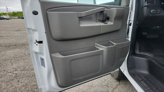 2025 GMC Savana Cutaway Work Van