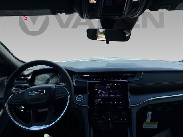 2025 Jeep Grand Cherokee GRAND CHEROKEE LAREDO 4X4