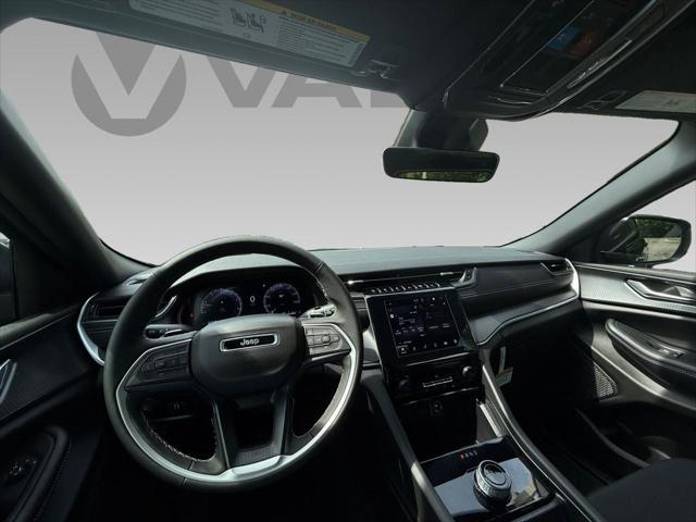 2025 Jeep Grand Cherokee GRAND CHEROKEE LAREDO 4X4