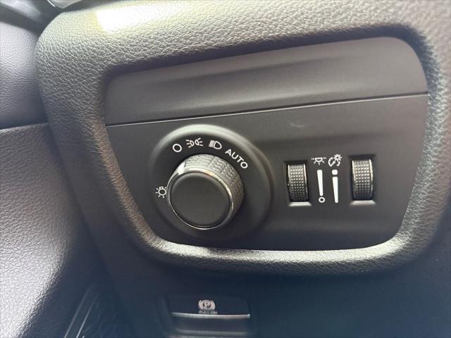 2025 Jeep Grand Cherokee GRAND CHEROKEE LAREDO 4X4