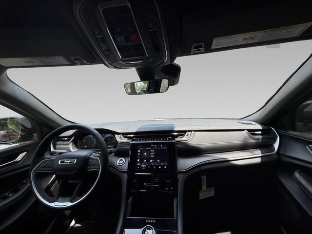 2025 Jeep Grand Cherokee GRAND CHEROKEE LAREDO 4X2