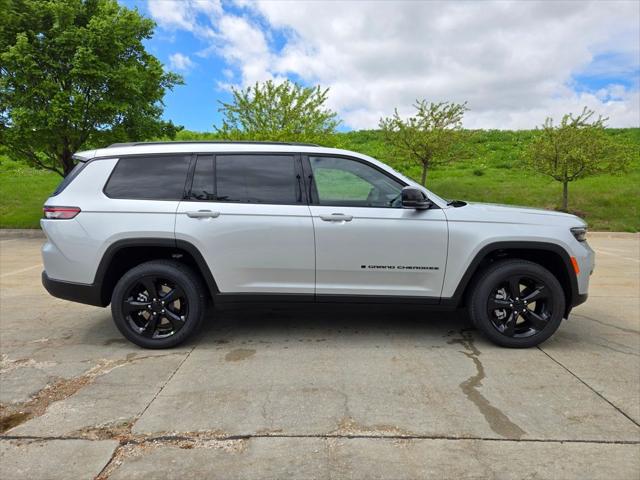 2025 Jeep Grand Cherokee GRAND CHEROKEE L ALTITUDE 4X4