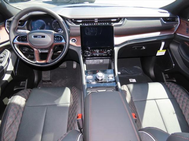 2025 Jeep Grand Cherokee GRAND CHEROKEE SUMMIT 4X4