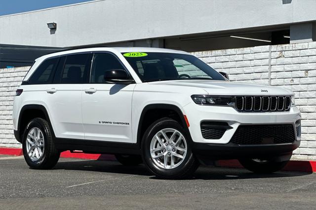 2025 Jeep Grand Cherokee GRAND CHEROKEE LAREDO X 4X2