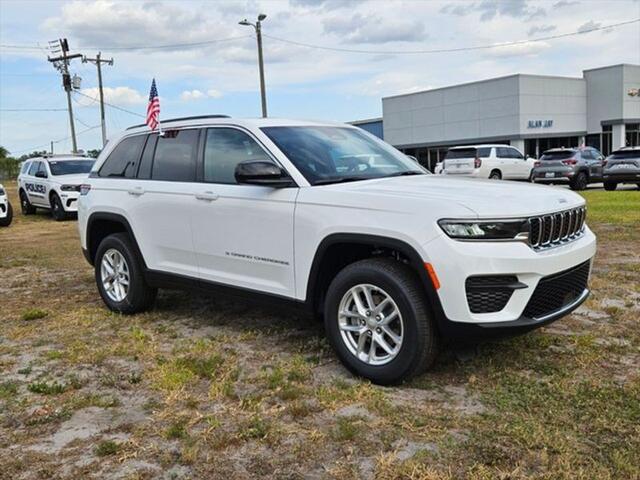 2025 Jeep Grand Cherokee GRAND CHEROKEE LAREDO X 4X4