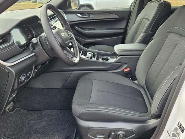 2025 Jeep Grand Cherokee GRAND CHEROKEE LAREDO X 4X4