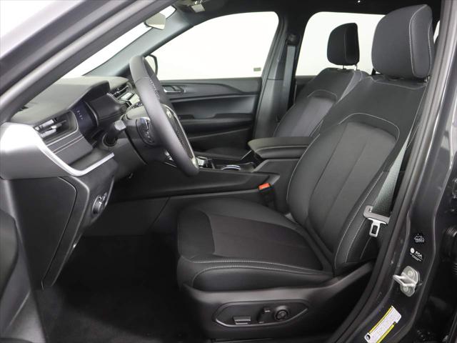 2025 Jeep Grand Cherokee Laredo 4x4