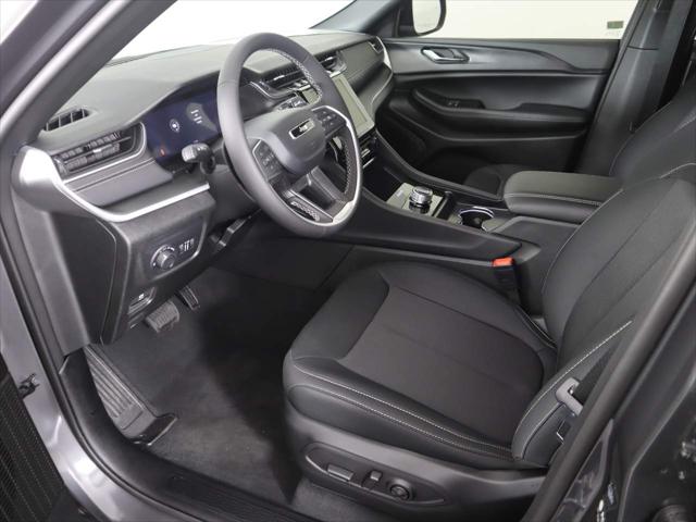 2025 Jeep Grand Cherokee Laredo 4x4