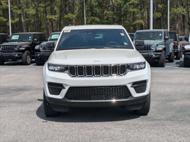 2025 Jeep Grand Cherokee GRAND CHEROKEE LAREDO X 4X4
