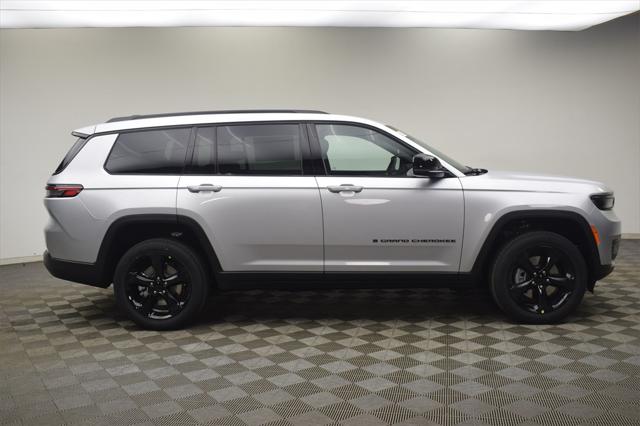 2025 Jeep Grand Cherokee GRAND CHEROKEE L ALTITUDE 4X4