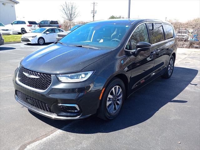 2023 Chrysler Pacifica Hybrid Touring L