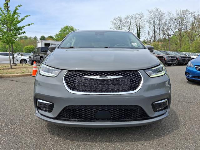 2022 Chrysler Pacifica Hybrid Touring L