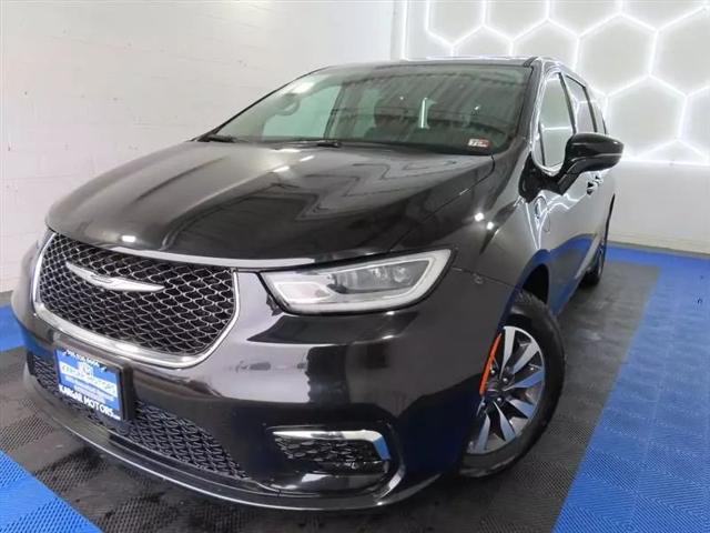 2022 Chrysler Pacifica Hybrid Touring L