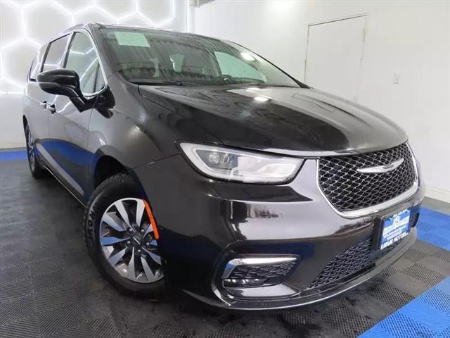 2022 Chrysler Pacifica Hybrid Touring L
