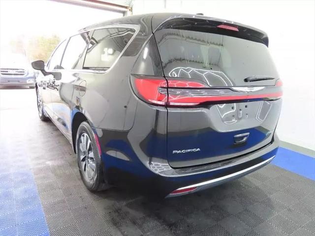 2022 Chrysler Pacifica Hybrid Touring L
