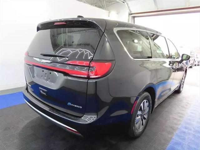 2022 Chrysler Pacifica Hybrid Touring L