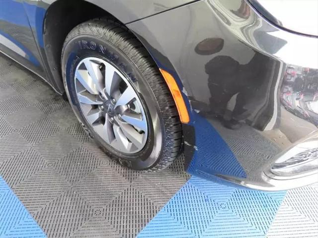 2022 Chrysler Pacifica Hybrid Touring L