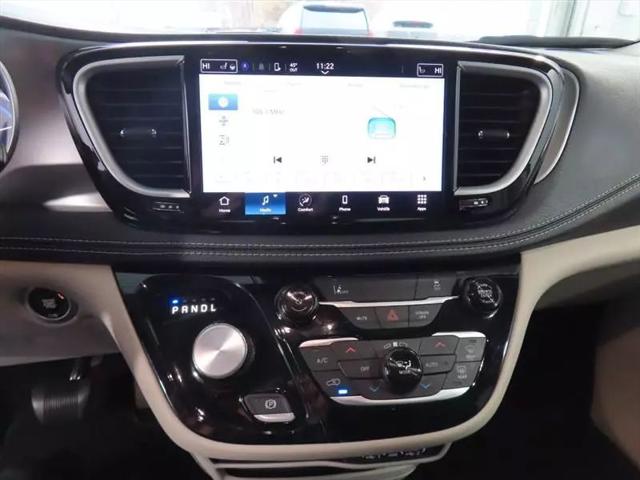 2022 Chrysler Pacifica Hybrid Touring L