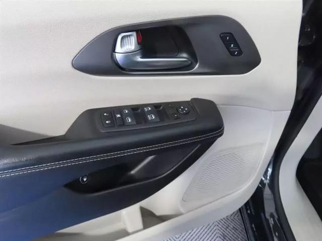 2022 Chrysler Pacifica Hybrid Touring L