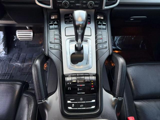 2013 Porsche Cayenne GTS