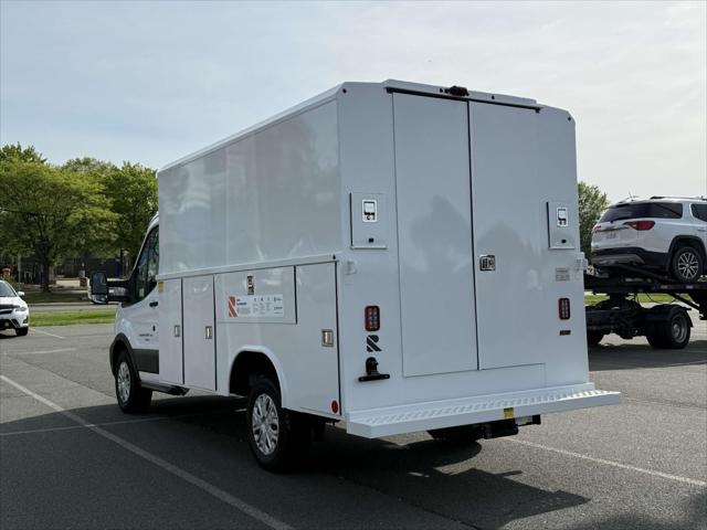 2024 Ford Transit Cutaway Base