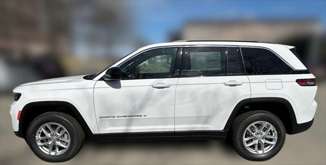 2025 Jeep Grand Cherokee GRAND CHEROKEE LAREDO X 4X4