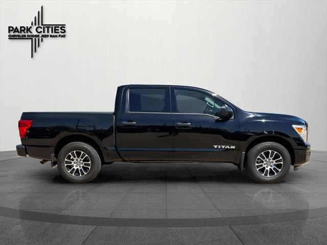 2022 Nissan TITAN Crew Cab SV 4x2