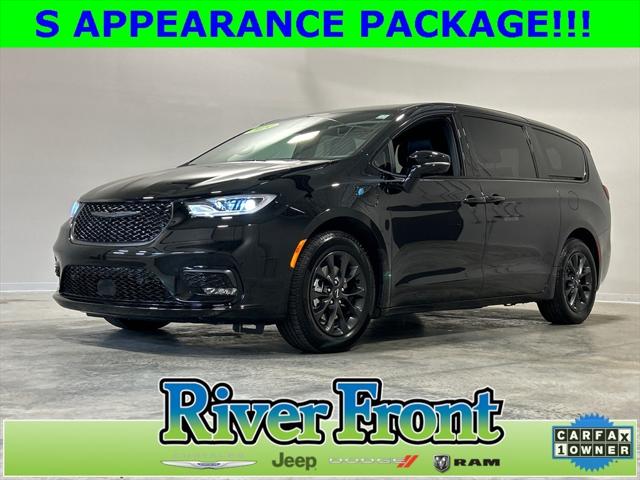 2024 Chrysler Pacifica Hybrid S Appearance Pkg