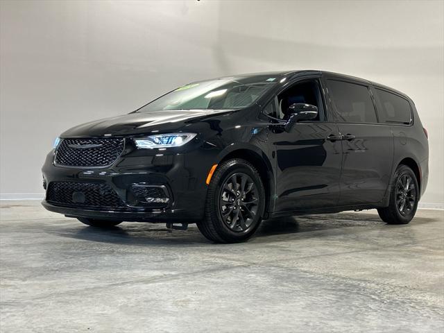 2024 Chrysler Pacifica Hybrid S Appearance Pkg