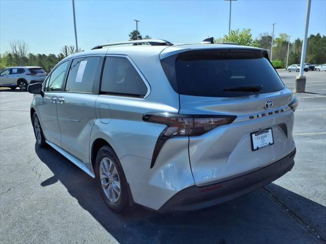 2023 Toyota Sienna XLE