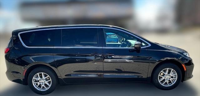 2025 Chrysler Pacifica PACIFICA SELECT