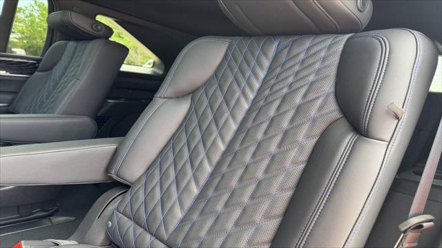 2025 Cadillac Escalade Luxury 1