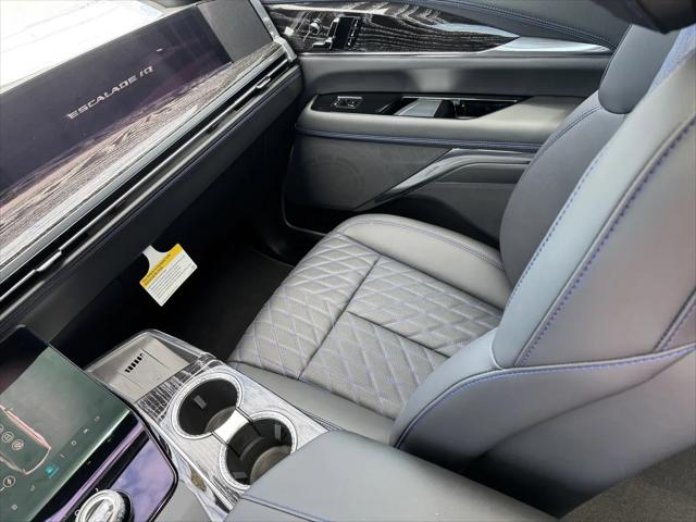 2025 Cadillac Escalade Luxury 1