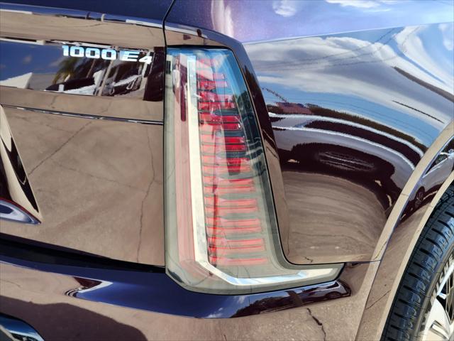 2025 Cadillac Escalade Luxury 1