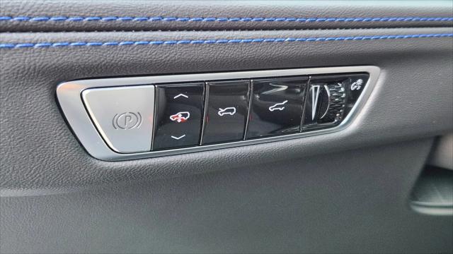 2025 Cadillac Escalade Luxury 1