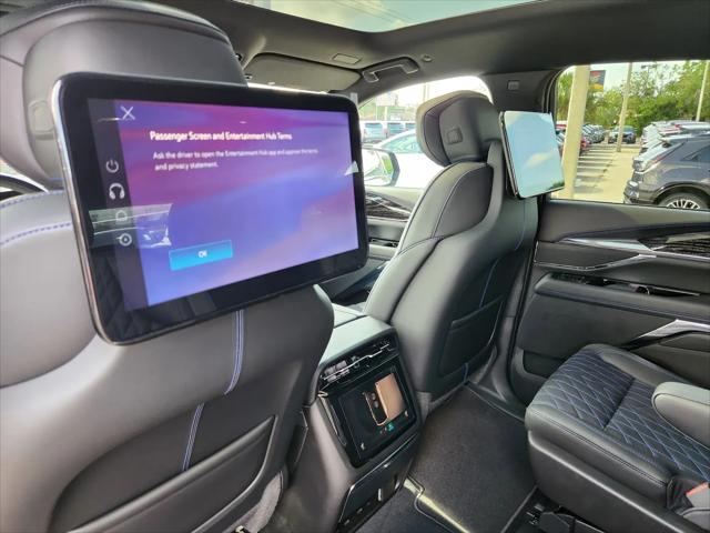 2025 Cadillac Escalade Luxury 1