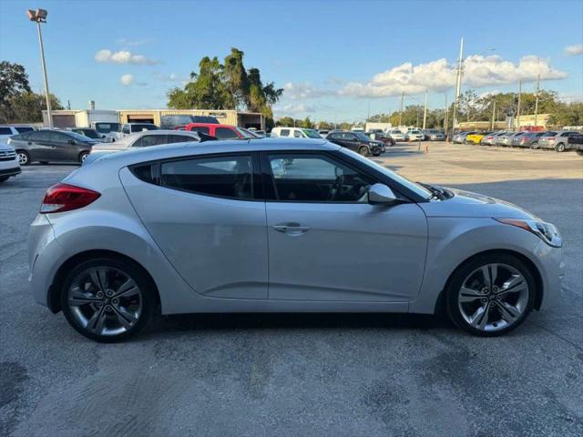 2012 Hyundai Veloster Base w/Black
