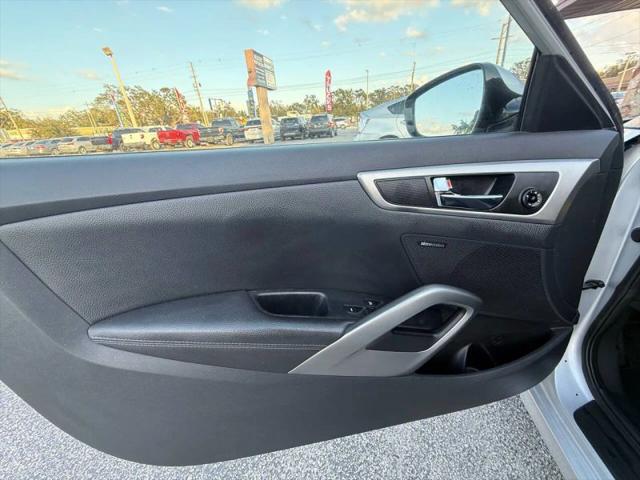 2012 Hyundai Veloster Base w/Black