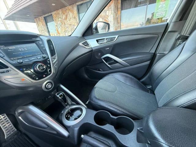 2012 Hyundai Veloster Base w/Black