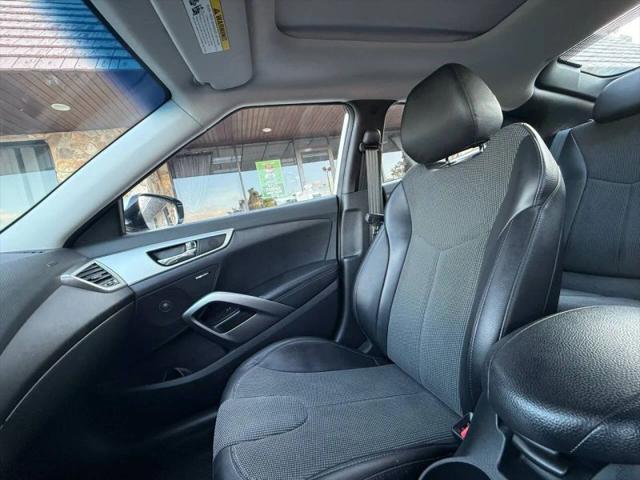 2012 Hyundai Veloster Base w/Black
