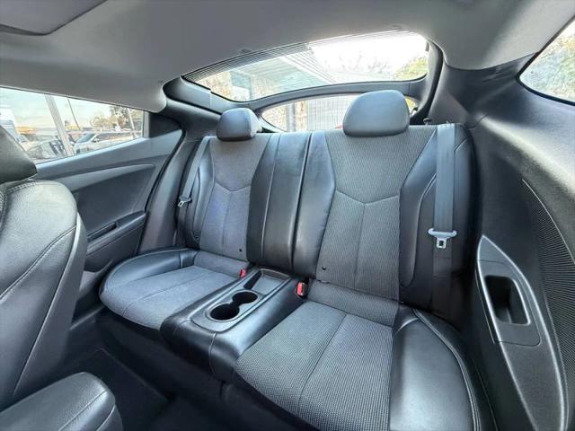 2012 Hyundai Veloster Base w/Black