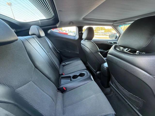 2012 Hyundai Veloster Base w/Black