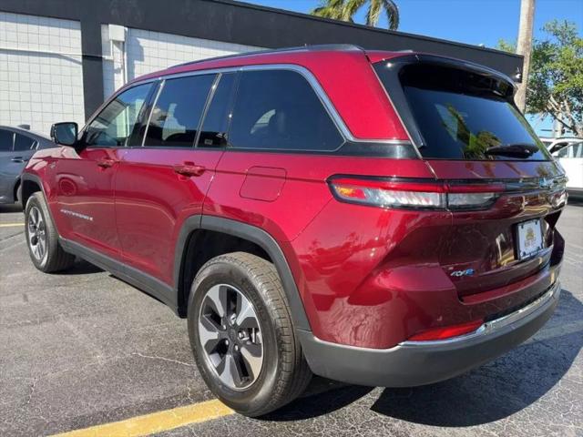 2023 Jeep Grand Cherokee Base