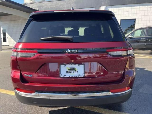 2023 Jeep Grand Cherokee Base