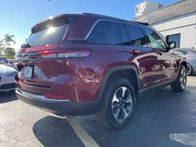 2023 Jeep Grand Cherokee Base
